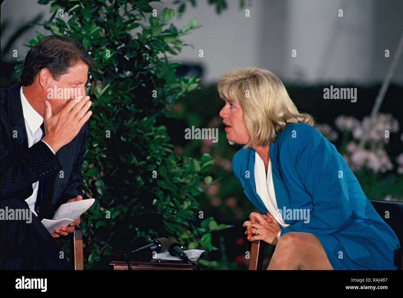 Vizepräsident Al Gore und Tipper Gore bei einer Zeremonie im Weißen Haus Foto von Dennis Brack Stockfoto