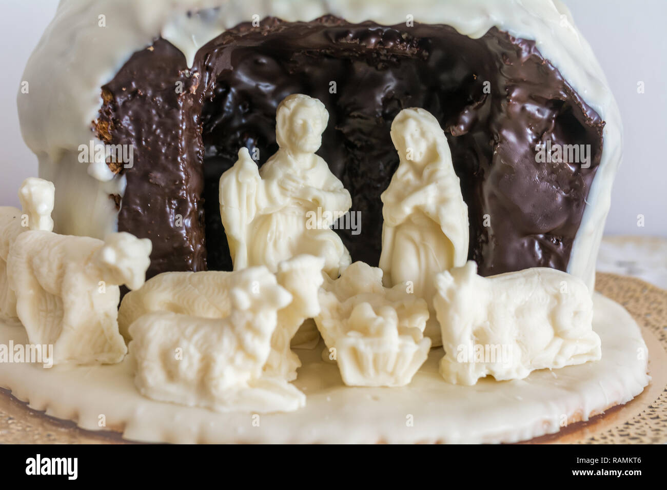 Krippe weiße schokolade -Fotos und -Bildmaterial in hoher Auflösung – Alamy