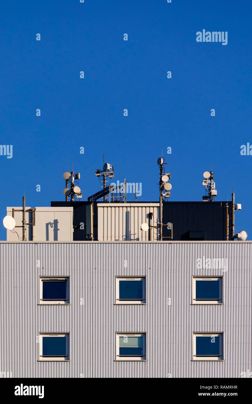 Köln, Deutschland. 31 Dez, 2018. Mobile Antennen auf ein Wohnhaus in Deutz. Köln, 31.12.2018 | Verwendung der weltweiten Kredit: dpa/Alamy leben Nachrichten Stockfoto