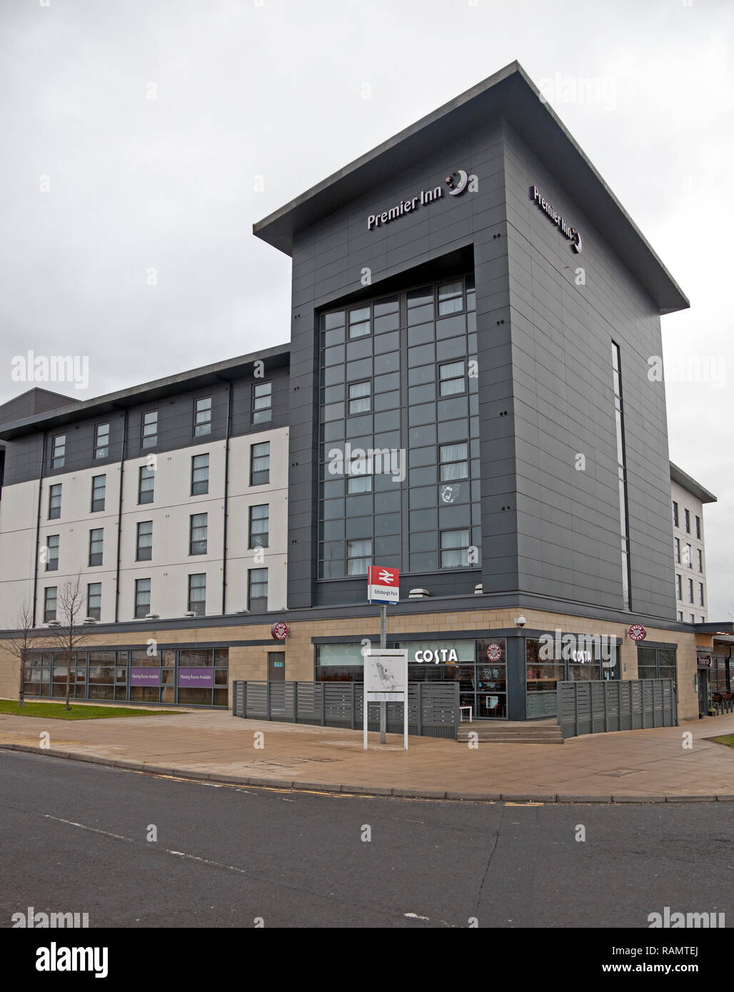 Edinburgh, Schottland, Großbritannien. 4. Januar 2019. Premier Inn Edinburgh Park, wird der erste batteriebetriebene Hotel in Großbritannien. Technologie wird erwartet, dass die Energiekosten von 20.000 £ jährlich zusammen mit der Reduzierung des ökologischen Fußabdrucks reduzieren. Fünf Tonnen Batterie Ladung bis während der Spitzenzeiten und macht das Hotel für mehrere Stunden täglich. Stockfoto