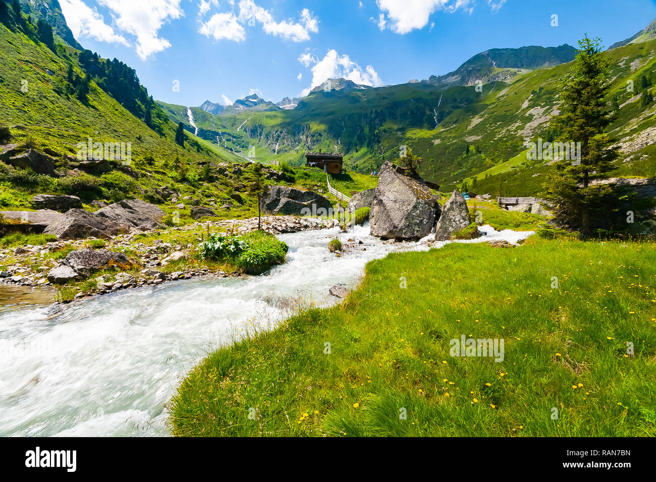 Schonen Sommer Landschaft Aus Bergen Und Frisches Wasser Im Fluss Tirol Alpen Osterreich Stockfotografie Alamy