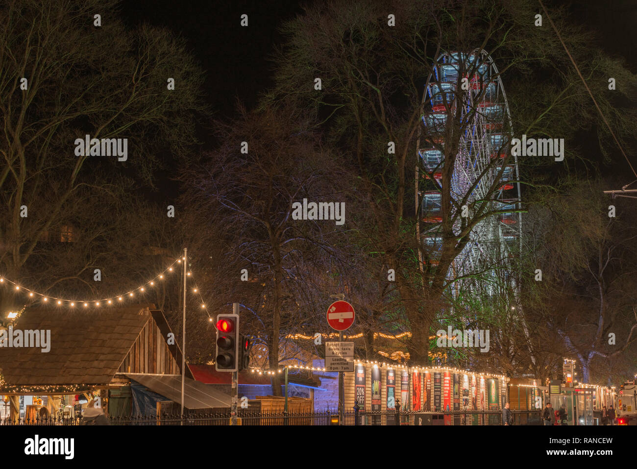 Von Edinburgh 2018 Weihnachtsmarkt und Fair ist eine beliebte Attraktion in der Vorweihnachtszeit Stockfoto