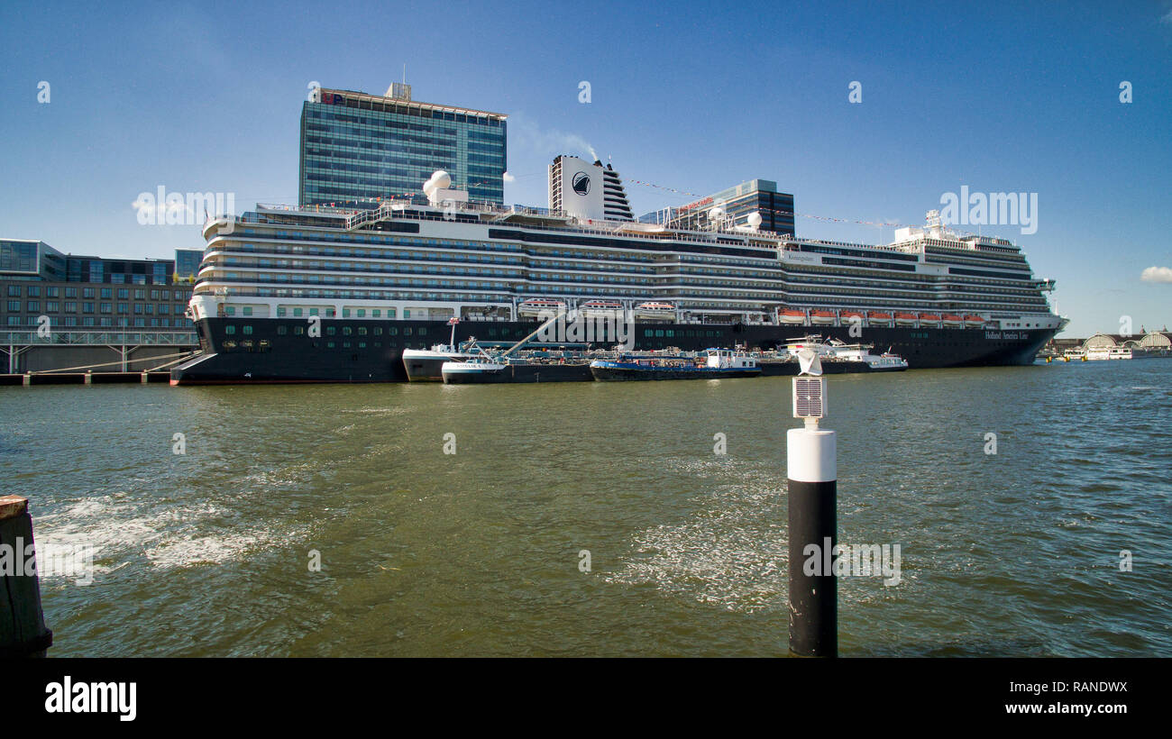 Kreuzfahrtschiff "ms Koningsdam' an der Passenger Terminal Amsterdam Stockfoto
