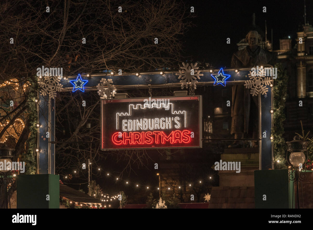 Von Edinburgh 2018 Weihnachtsmarkt und Fair ist eine beliebte Attraktion in der Vorweihnachtszeit Stockfoto