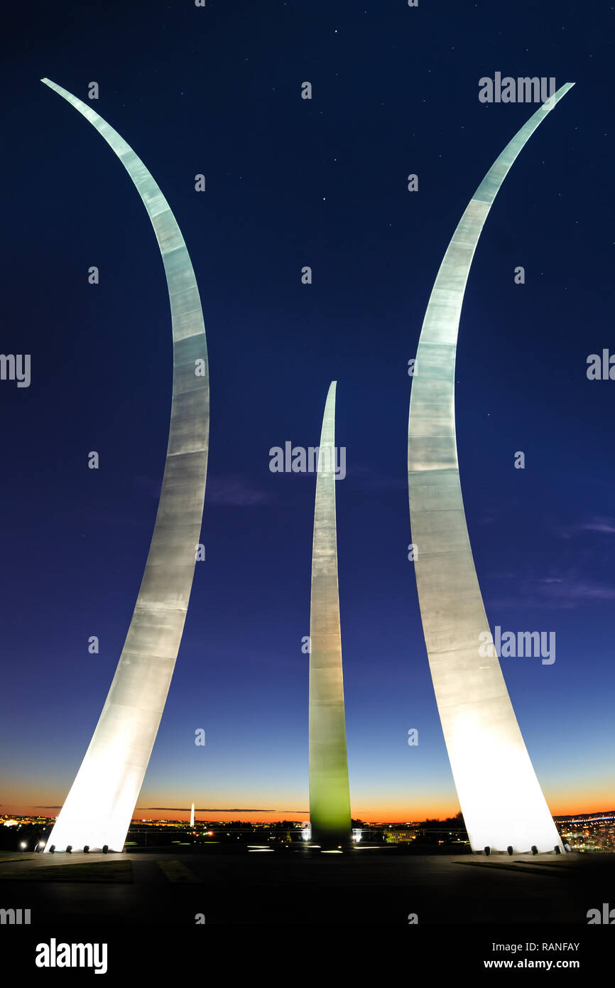 Die Air Force Memorial design Flug und der fliegenden Geist der Air Force erinnern, der das Bild der Manöver eine Precision' Bombe platzen", Stockfoto