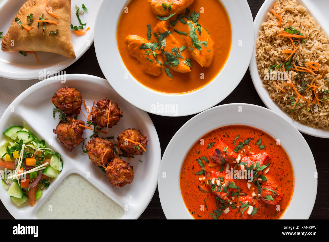 Köstliches indisches Essen, für zu Hause liefern, Abendessen mit Freunden und Familie Stockfoto