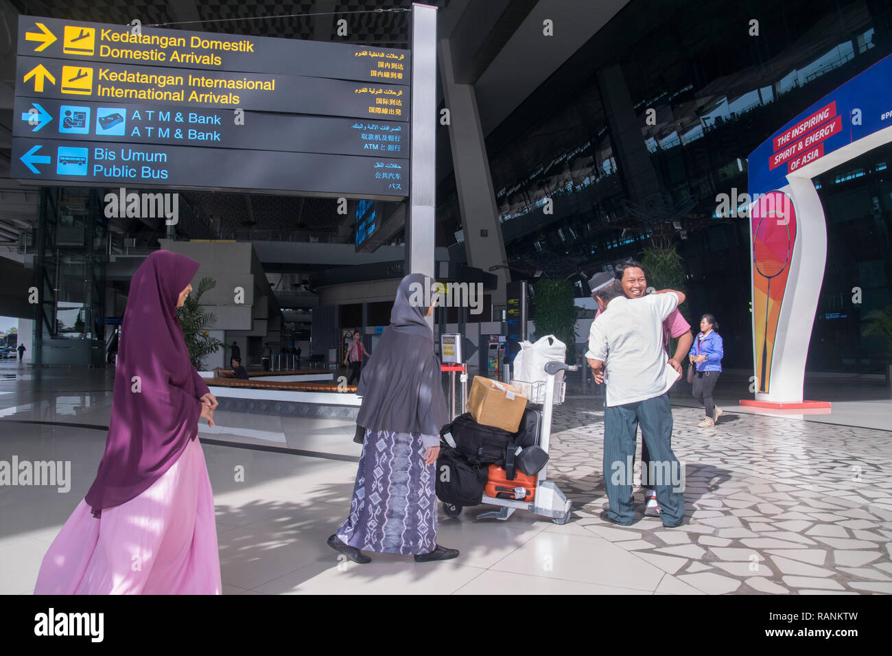 7.10, Ankunft am Flughafen, Indonesianbook Stockfoto