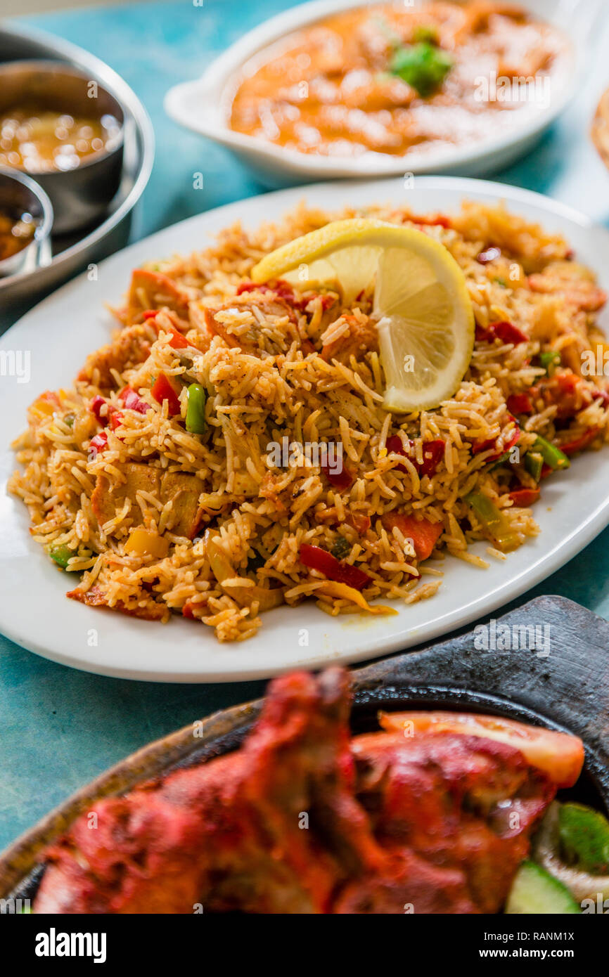 Köstliches indisches Essen, für zu Hause liefern, Abendessen mit Freunden und Familie Stockfoto