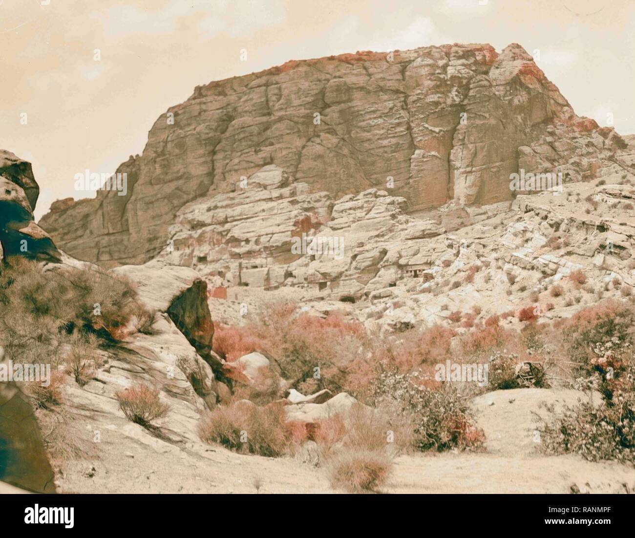 Petra. El-Habis Bereich. El-Habis und Umm el-biyara. Eine einzigartige Ansicht el-Habis in hoher Licht stehend gegen Neuerfundene Stockfoto