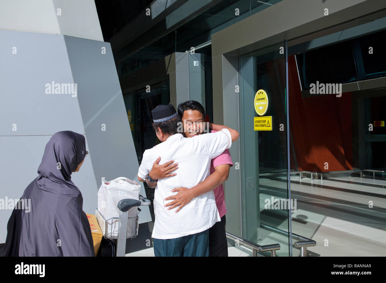 7.10, Ankunft am Flughafen, Indonesianbook Stockfoto