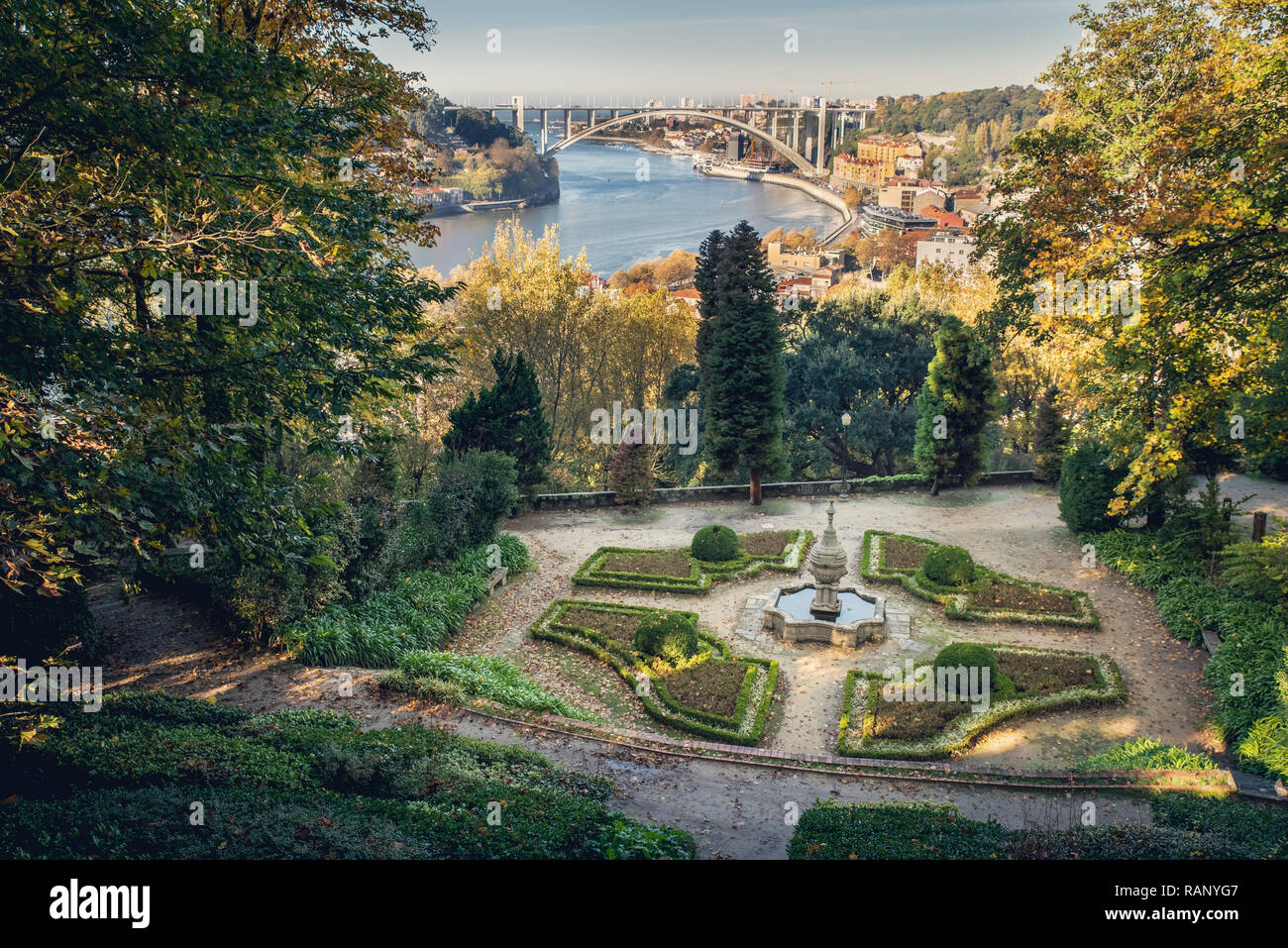 Cristal Palace Park, Blick auf Ponte da Arrábida Stockfoto