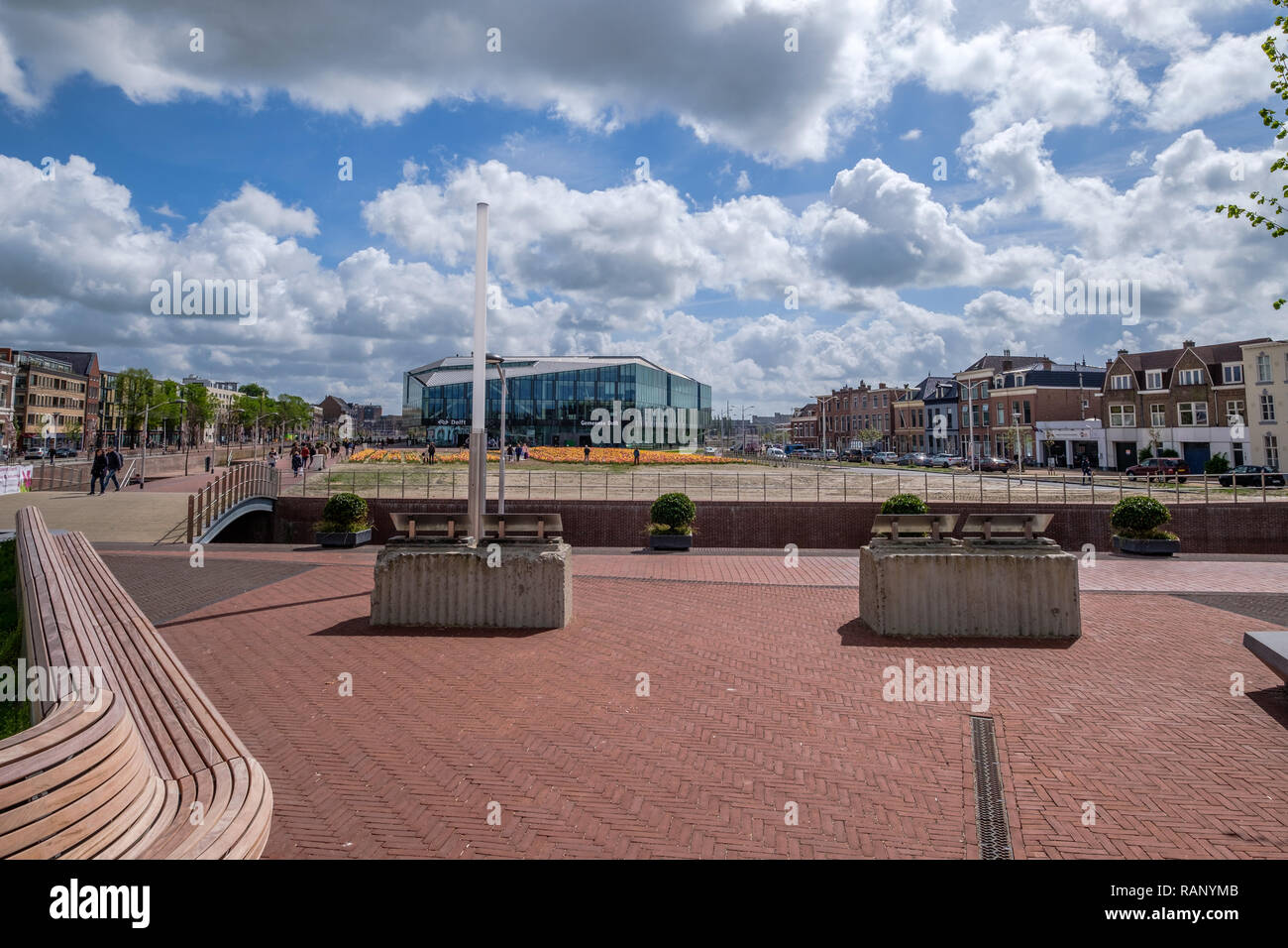 Blick auf das neue Rathaus von Delft, Niederlande von der neuen Bolwerk Stockfoto