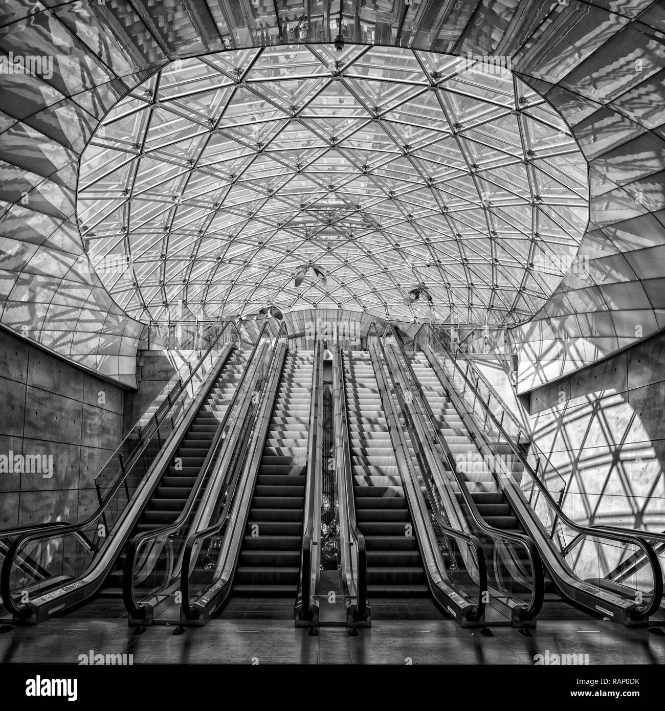 Eine feine kunst Bearbeiten der Fahrtreppen am Bahnhof Triangeln in Malmö, Schweden. Stockfoto