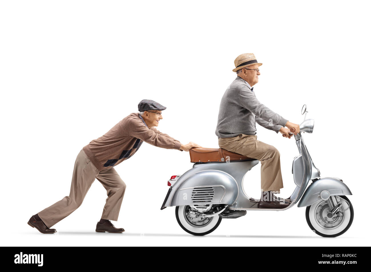 Älterer Mann, ein älterer Herr, ein Vintage scooter auf weißem Hintergrund Stockfoto