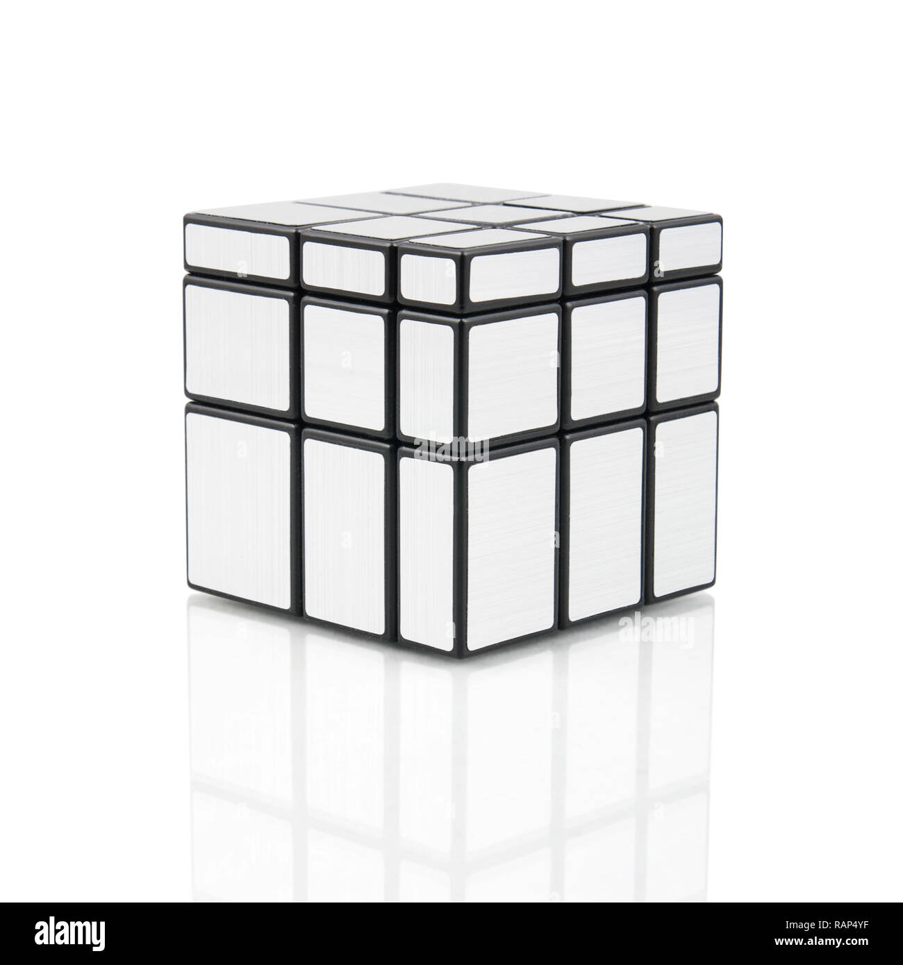 Rubik's mirror Blöcke auf weißem Hintergrund, auch als Shape Shifter bekannt Stockfoto