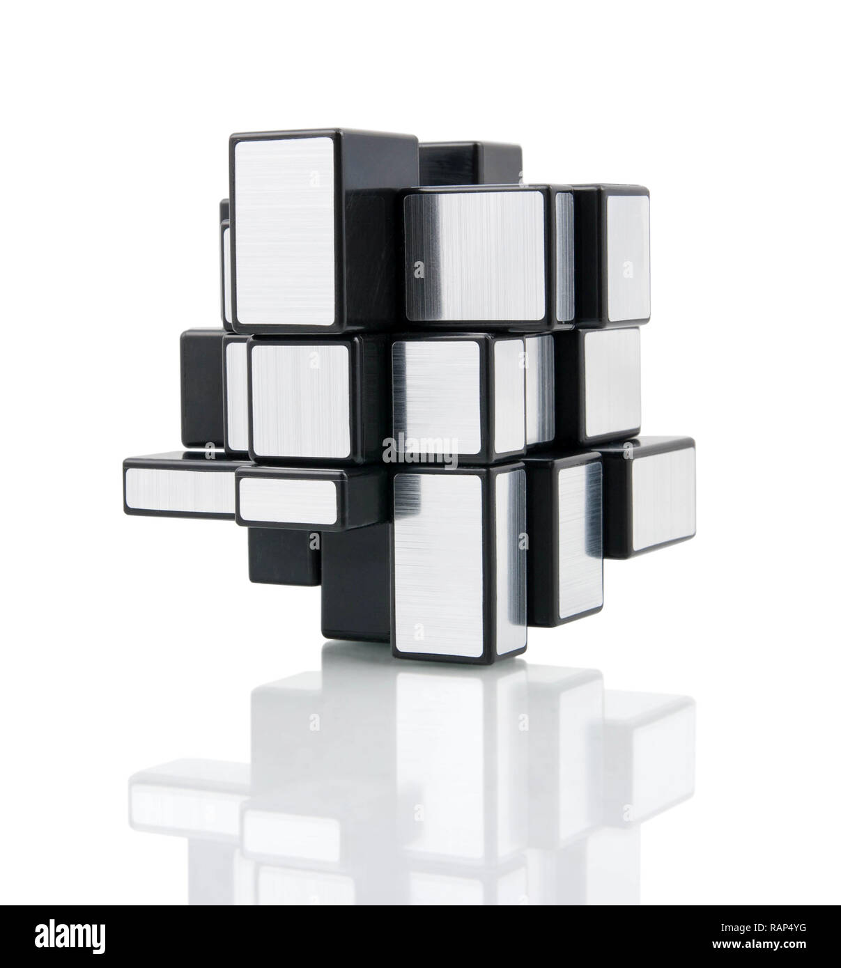 Rubik's mirror Blöcke auf weißem Hintergrund, auch als Shape Shifter bekannt Stockfoto