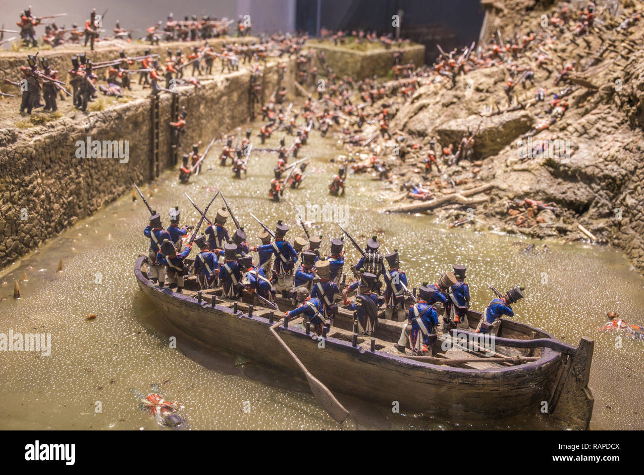 Badajoz, Spanien - Dez 19th, 2018: Trinidad Bastion gegen Angriff. Sturm auf Badajoz, April 1812. Überflutet graben. Szene von Diorama neu di Stockfoto