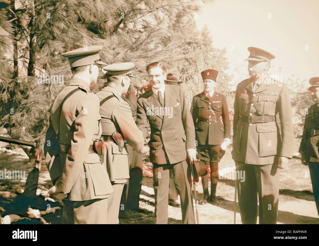 Ankunft in Palästina von Herrn Anthony Eden. Herr Antony Eden zu Offiziere in der Armee von General Barker & Allan neuerfundene eingeführt. Stockfoto