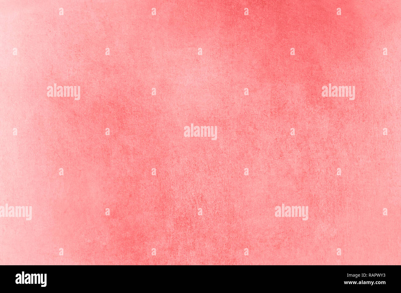 Lückenhaft und Grunge fasrigen Papier Hintergrund Textur mit coral Farben verblassen in Richtung Weiß. Stockfoto
