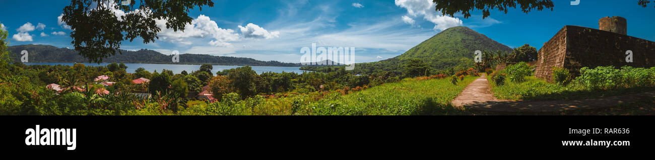 Panorama Ansicht von Banda Insel, top secret touristische Ort zu gehen, Indonesien, Asien Stockfoto