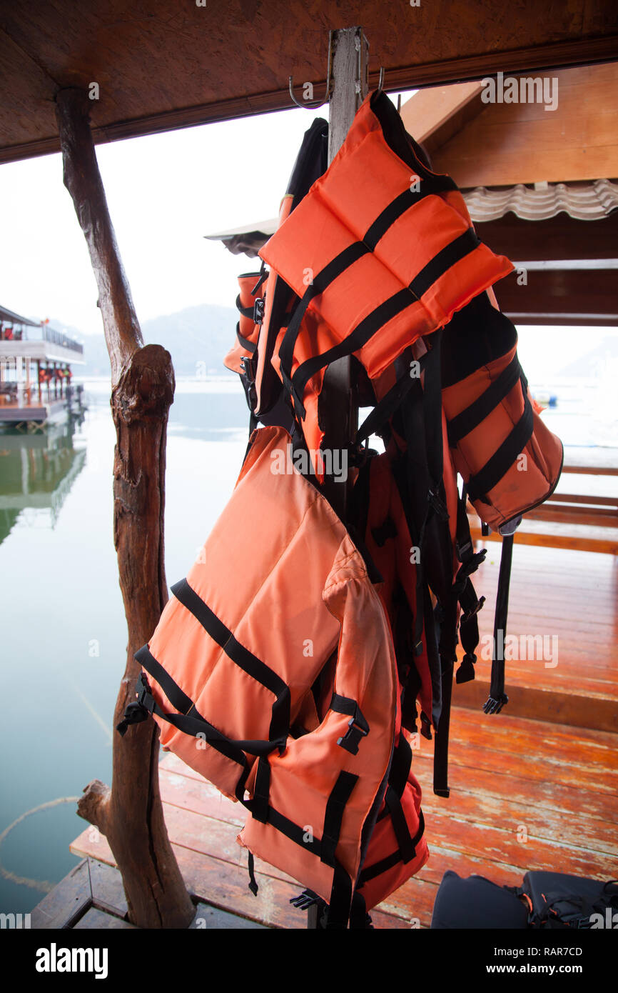 Persönliches Leben Unterstützung flotation Sicherheitseinrichtung (Schwimmweste, Schwimmweste, Arbeitsweste, lebensrettenden Schwimmweste oder Flotation Suit) für marine Personal werde Stockfoto Persönliches Leben Unterstützung flotation Sicherheitseinrichtung (Schwimmweste, Schwimmweste, Arbeitsweste, lebensrettenden Schwimmweste oder Flotation Suit) für marine Personal werde Stockfoto