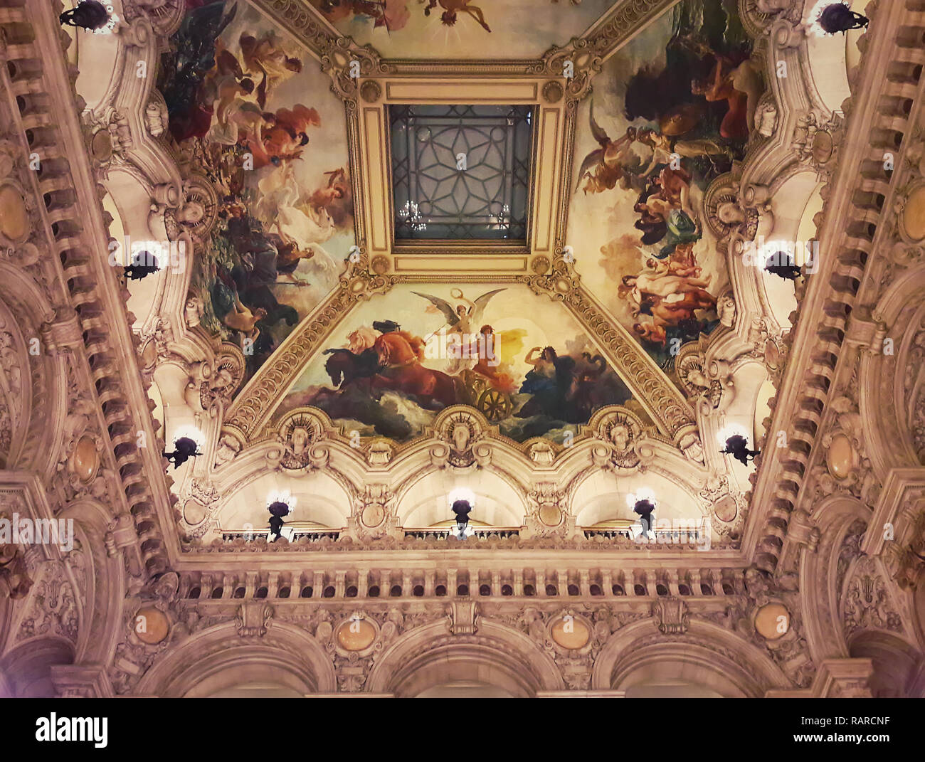 Oper Palais Garnier zarte Hallendecke. Innenausstattung barocke Opulenz, Paris, Frankreich. Stockfoto