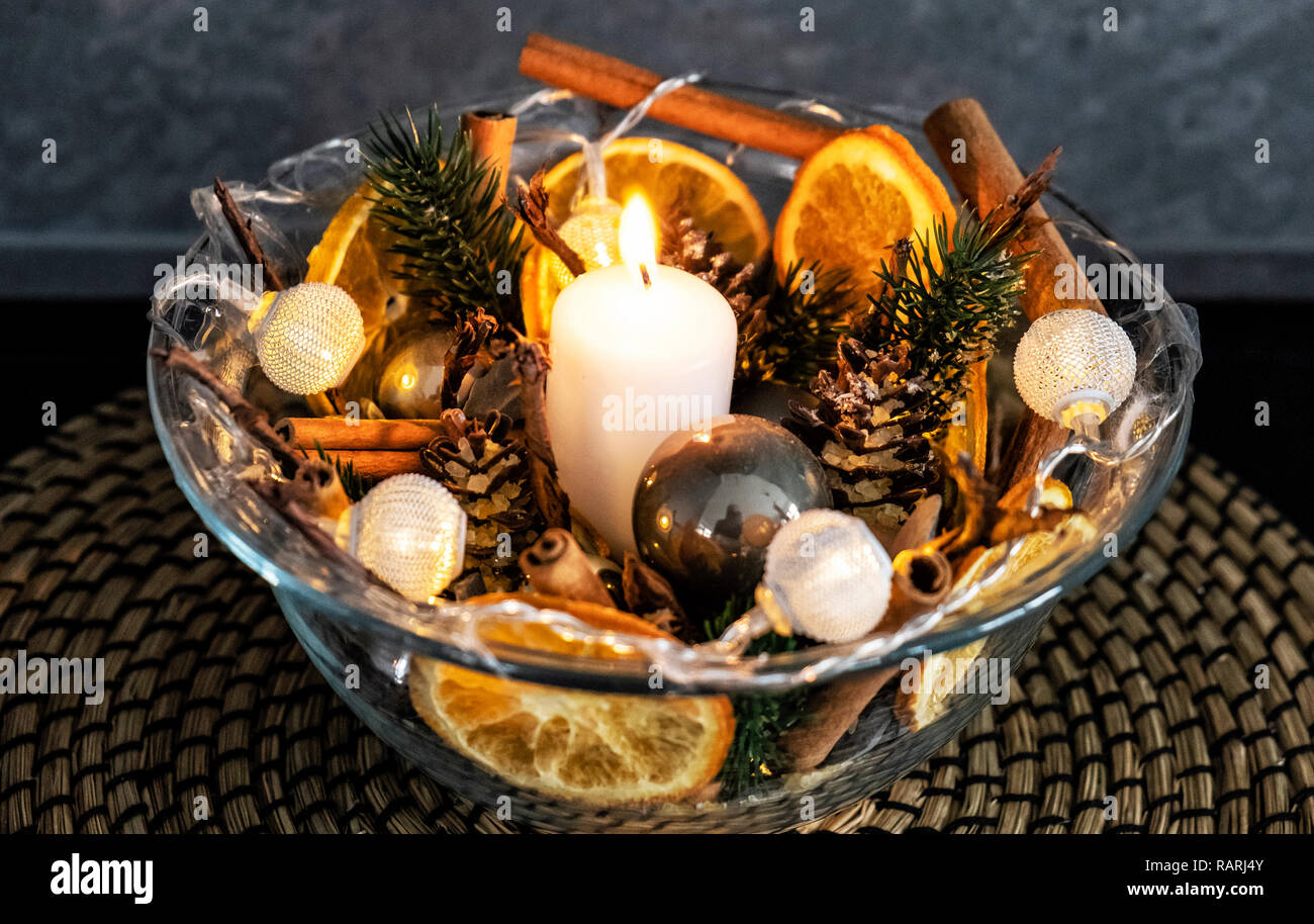 Tannenzapfen symbolik -Fotos und -Bildmaterial in hoher Auflösung – Alamy