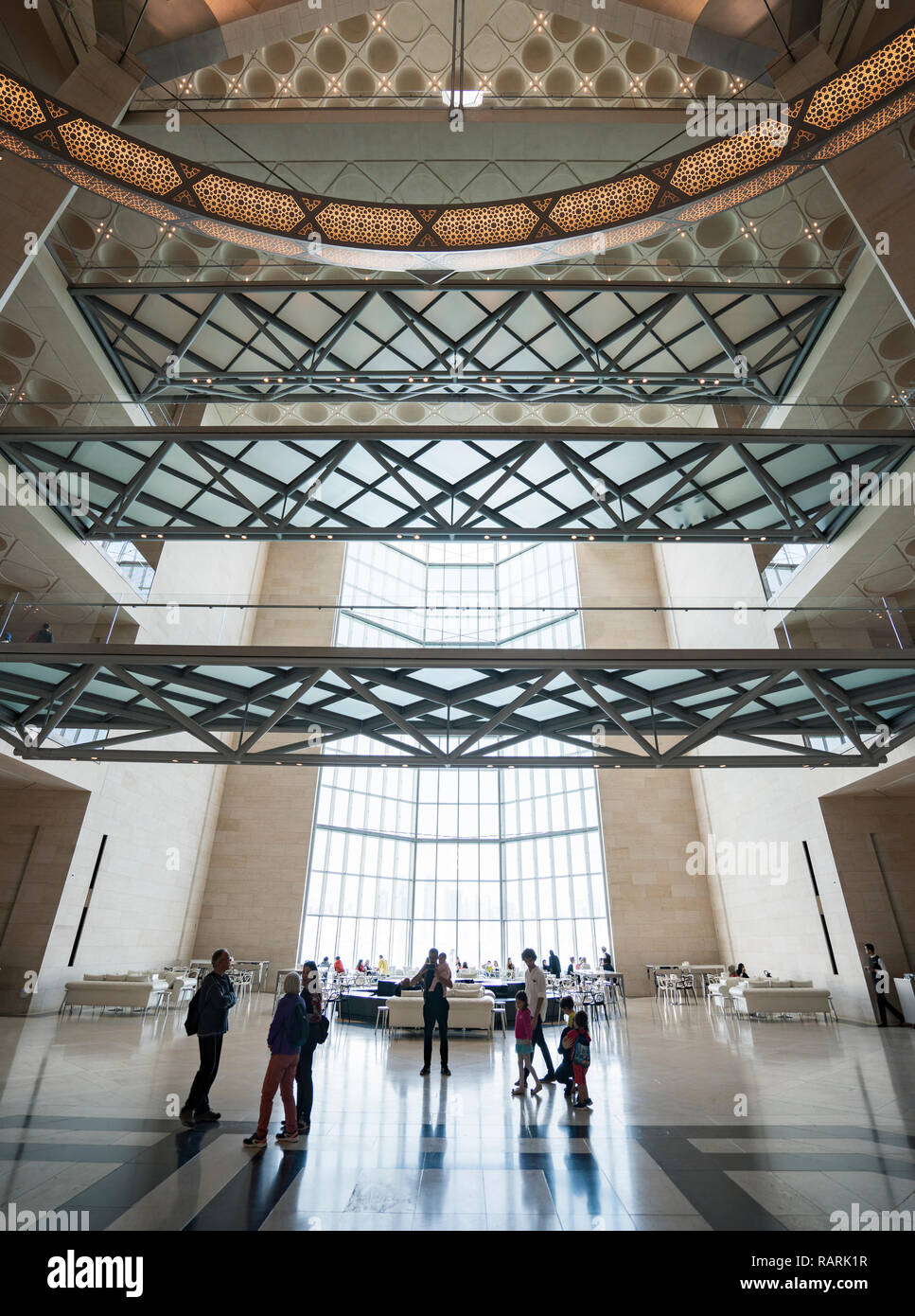 Innenraum des Museum für Islamische Kunst in Doha, Katar. Architekt IM Pei Stockfoto