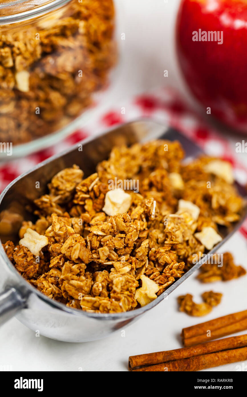 Bio Apfel Zimt Granola Stockfoto