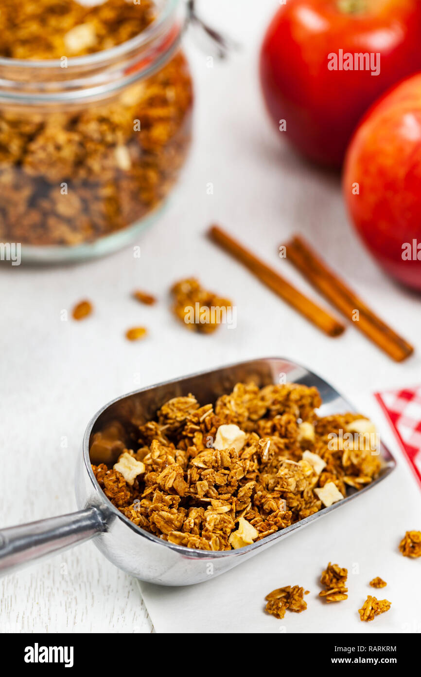 Bio Apfel Zimt Granola Stockfoto