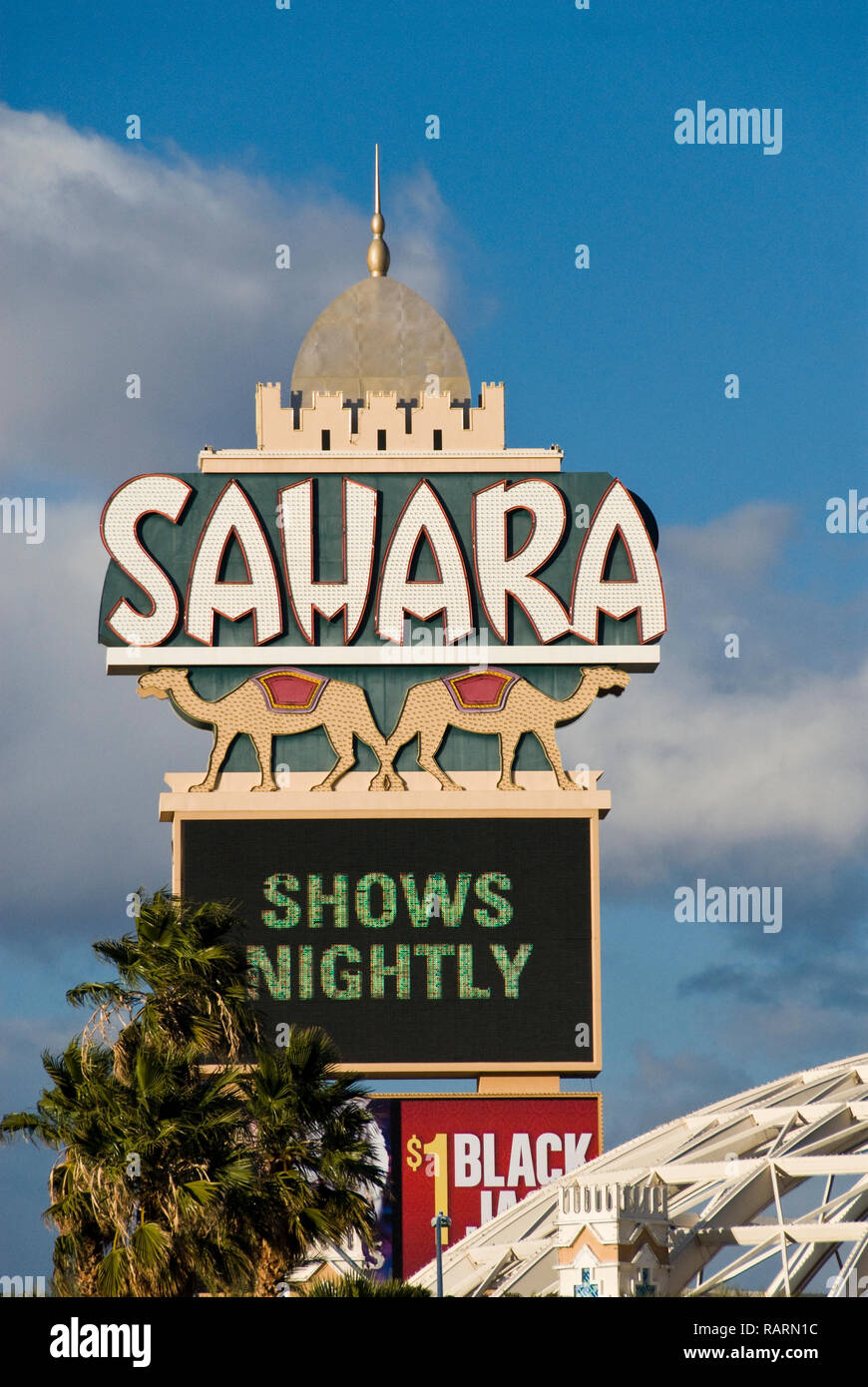 Die historischen Sahara Hotel und Casino, bevor es in die SLS Hotel & Casino Las Vegas, auf dem Las Vegas Strip, Las Vegas, Nevada renoviert wurde. Stockfoto