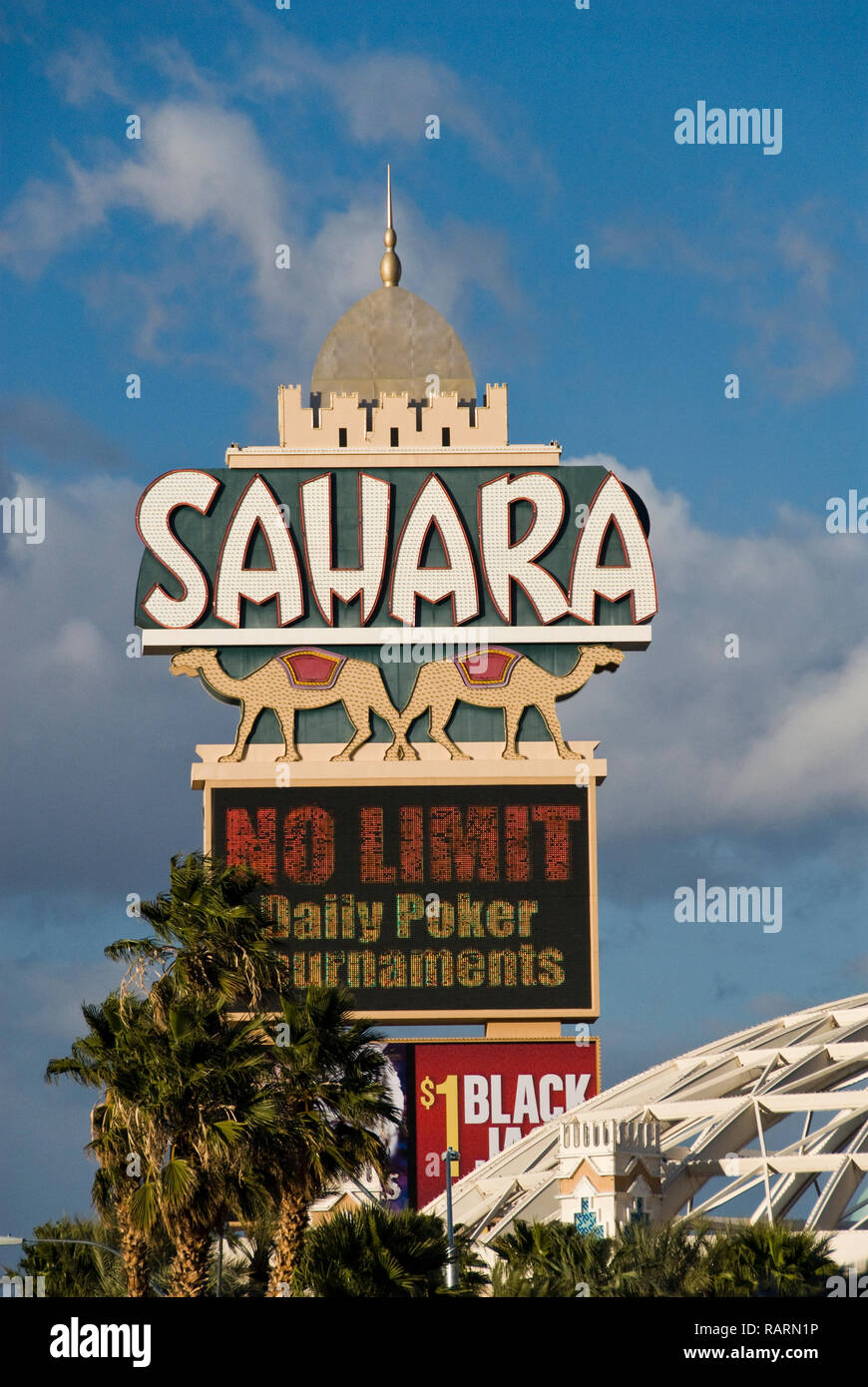 Die historischen Sahara Hotel und Casino, bevor es in die SLS Hotel & Casino Las Vegas, auf dem Las Vegas Strip, Las Vegas, Nevada renoviert wurde. Stockfoto