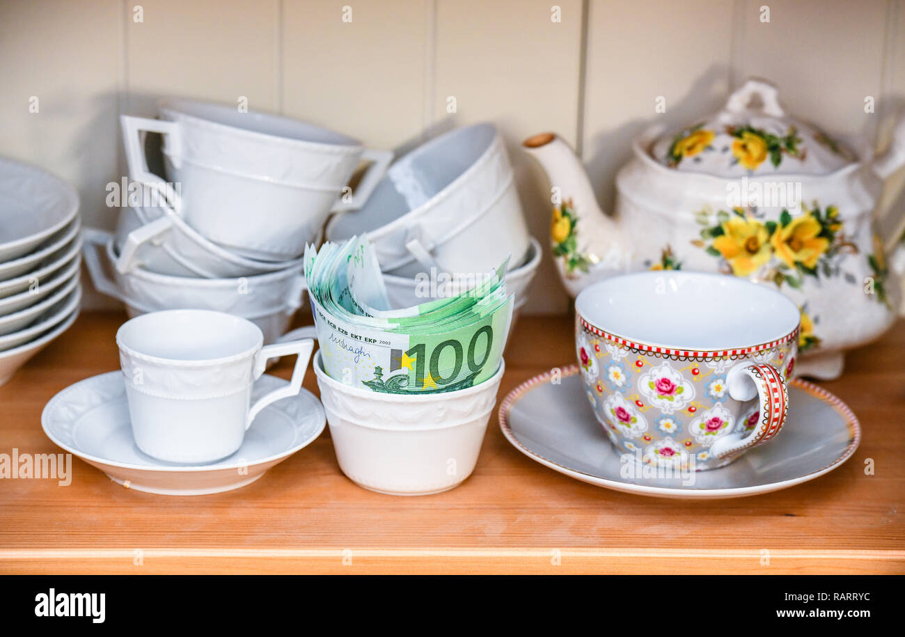 Symbolische Foto, Geld, Versteck, Sugar Bowl, Symbolfoto, Geld, Versteck, Zuckerdose Stockfoto