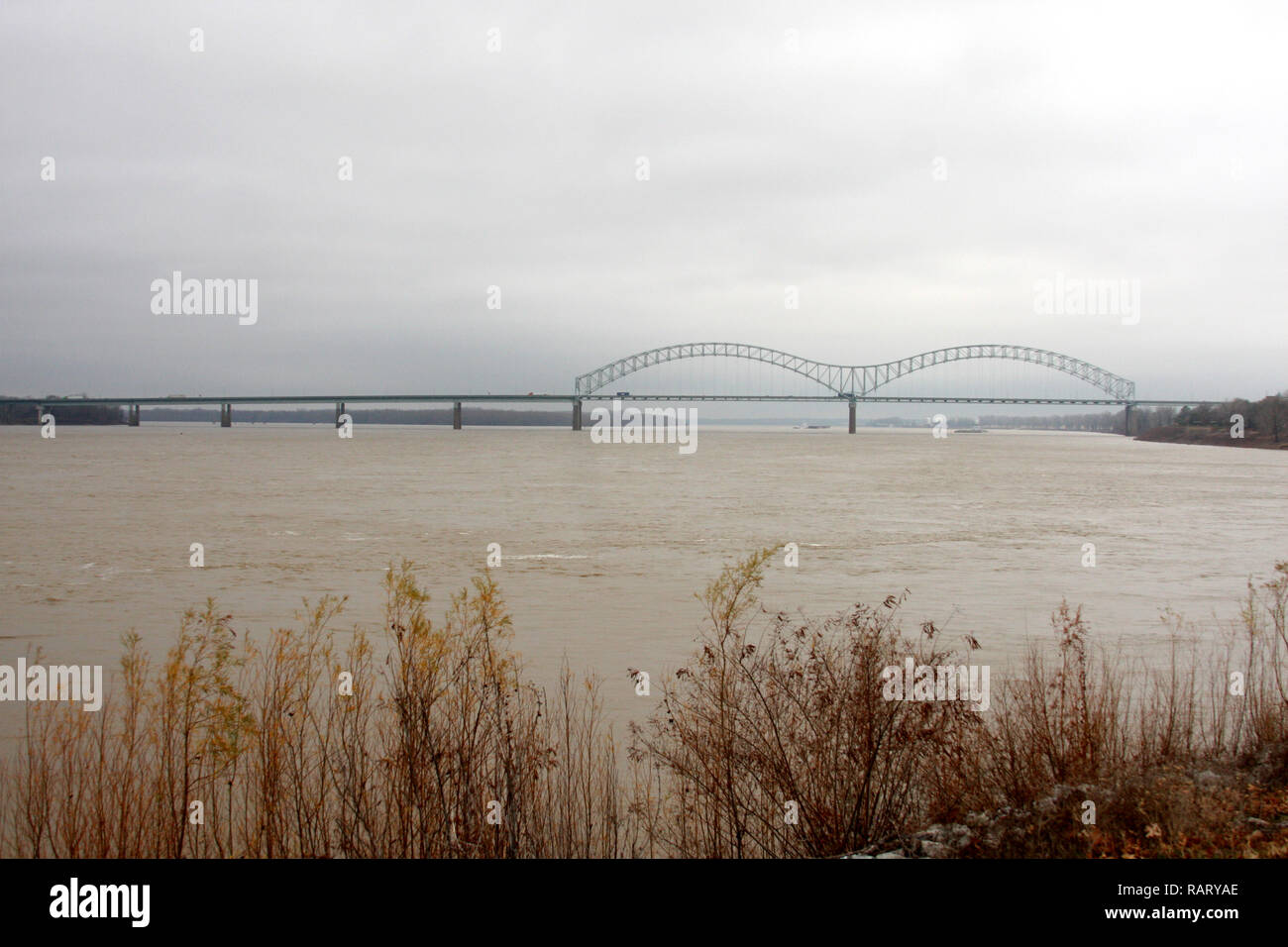 Memphis, TN, USA. Hernando de Soto Brücke über den Mississippi Fluss. Stockfoto