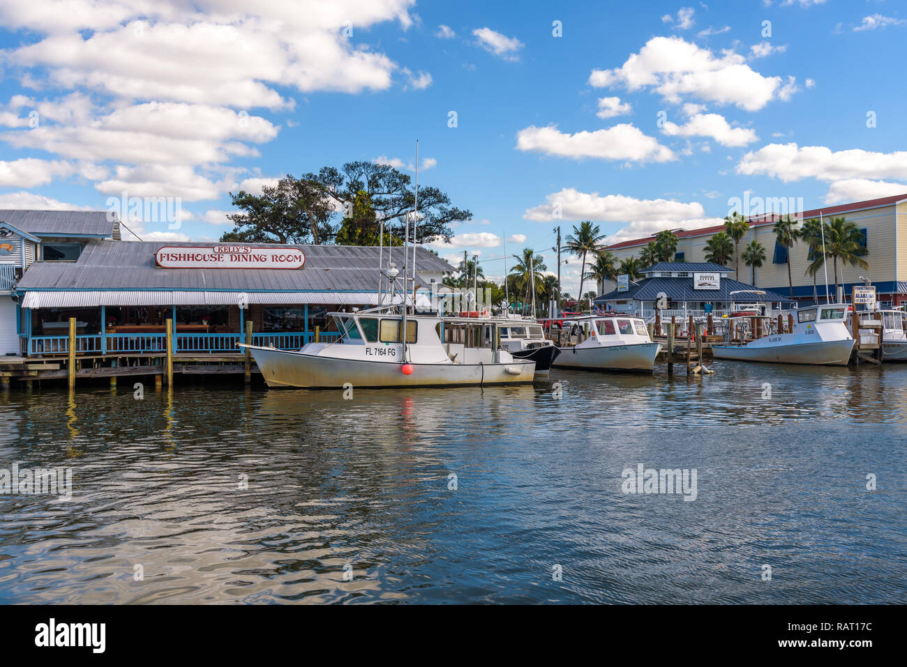 Tin City in Naples, Florida, ein Einkaufszentrum Waterfront mit Restaurants, Waterside Restaurants, Geschäfte und Bootstouren. Stockfoto