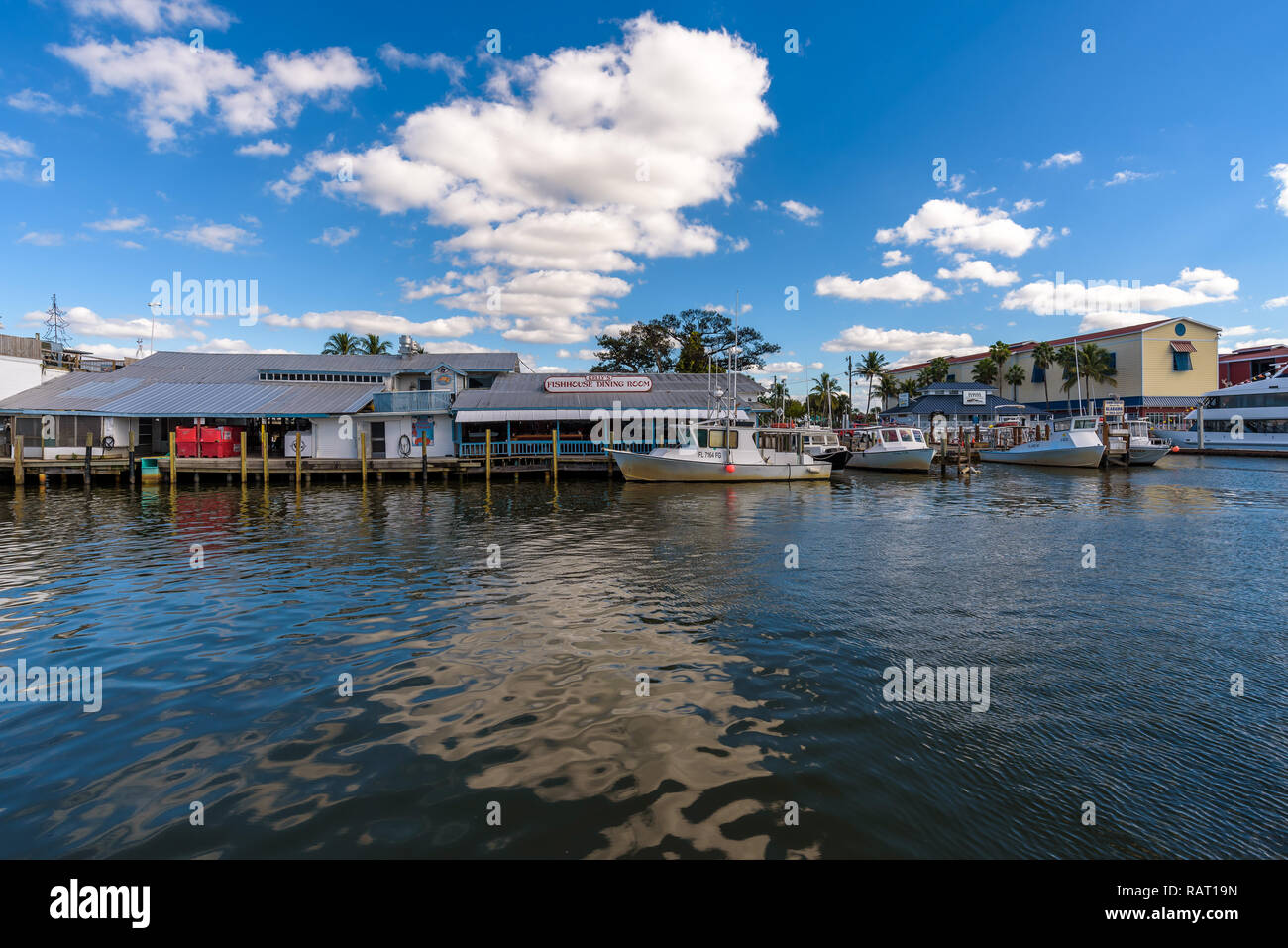 Tin City in Naples, Florida, ein Einkaufszentrum Waterfront mit Restaurants, Waterside Restaurants, Geschäfte und Bootstouren. Stockfoto
