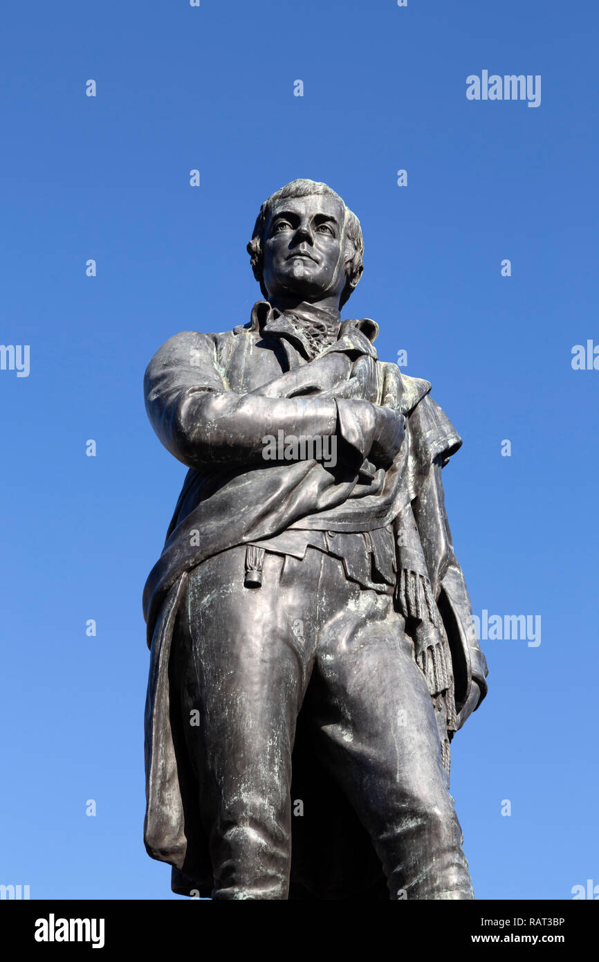 Statue in Erinnerung an Robert Burns in Leith in Edinburgh, Schottland. Burns war Dichter und wird als der Barde von Ayrshire und Ackern und Dichter bekannt. Stockfoto