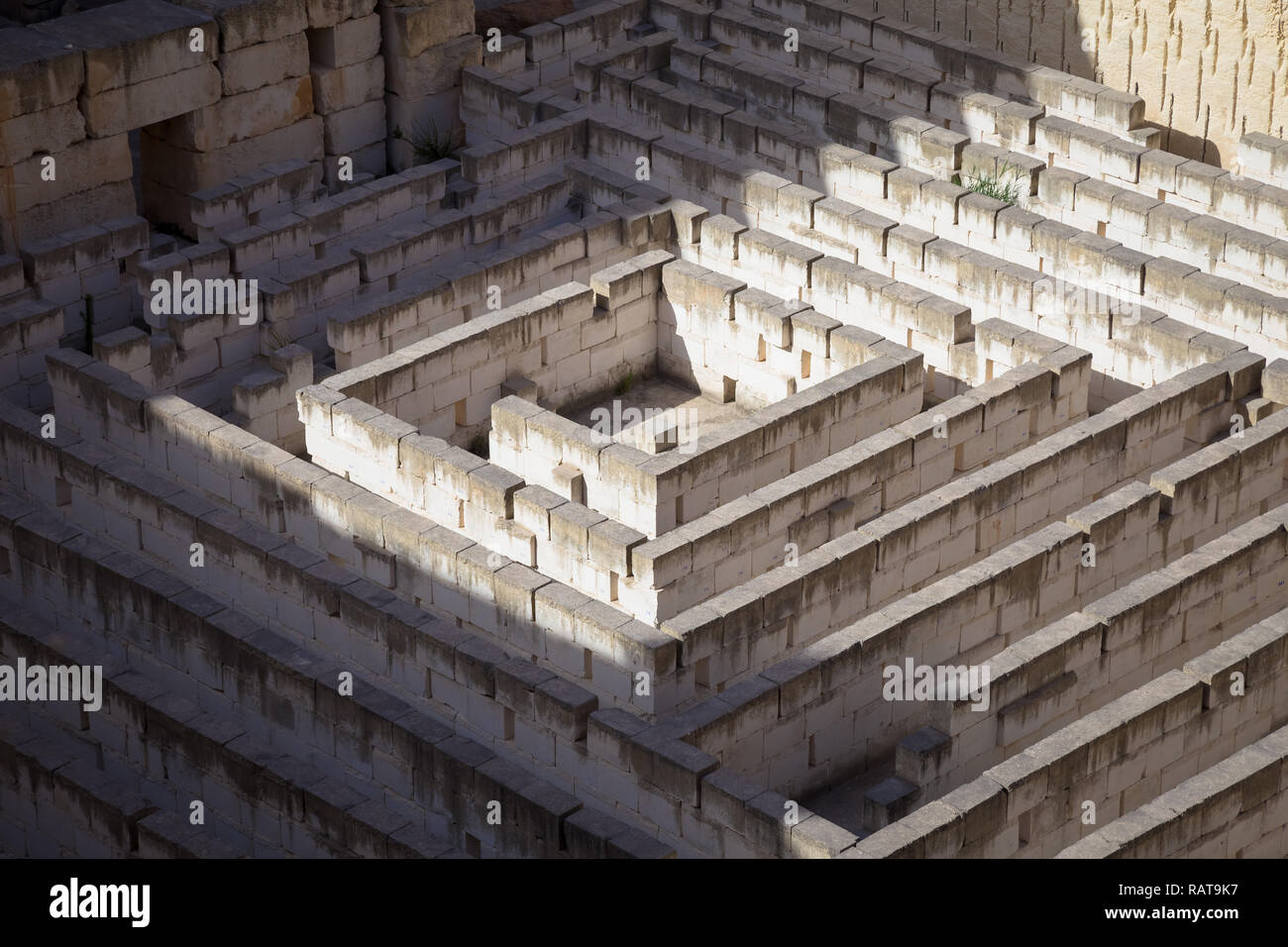 Labyrinth aus Stein: konzeptuelle für Frage, Freiheit und Reise Stockfoto