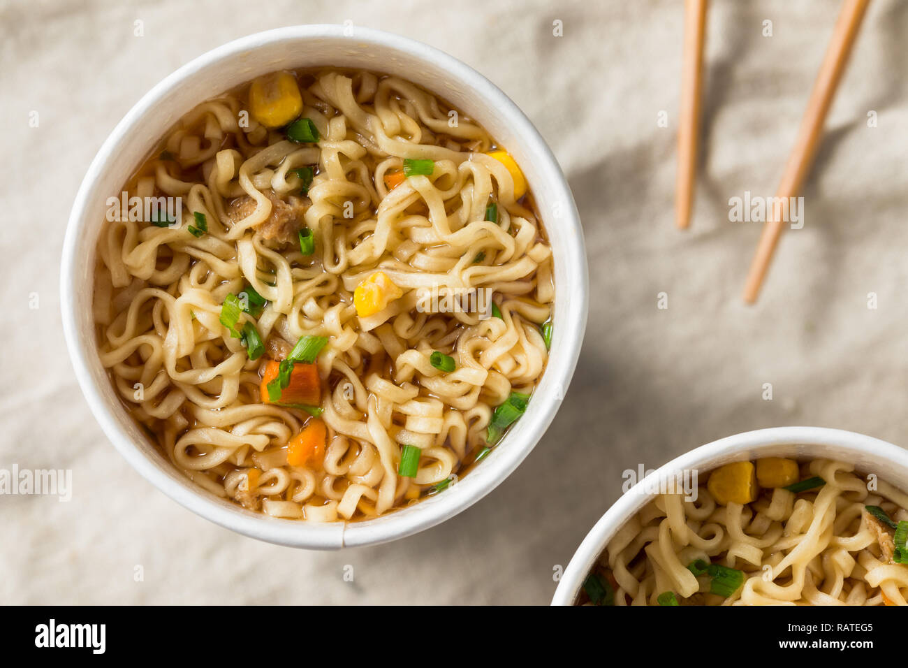 Instant Ramen Nudeln in eine Schale mit Rindfleisch Aroma Stockfoto