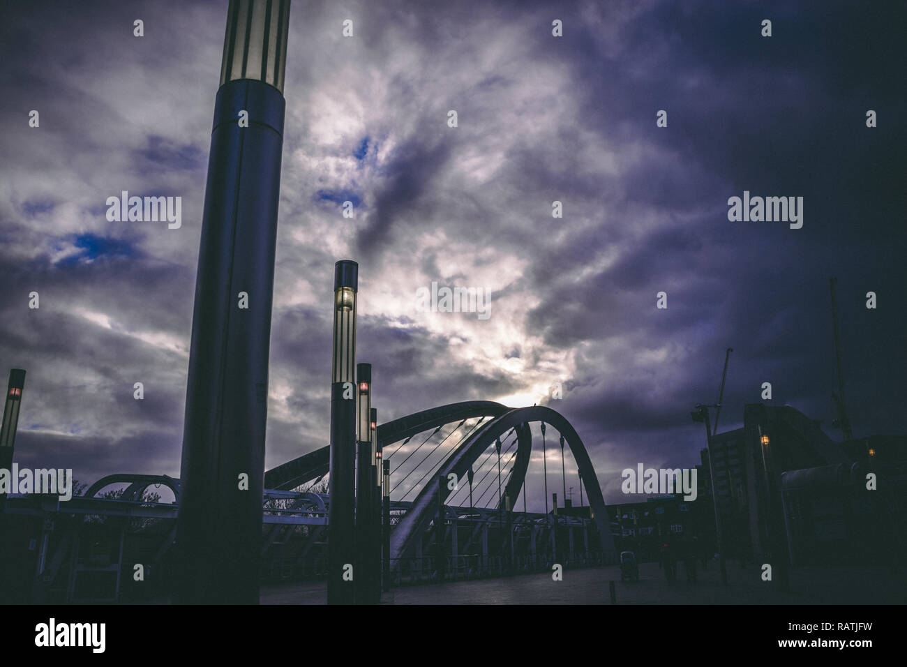 Brücke und Leuchten im Wembley Stadion, London Stockfoto