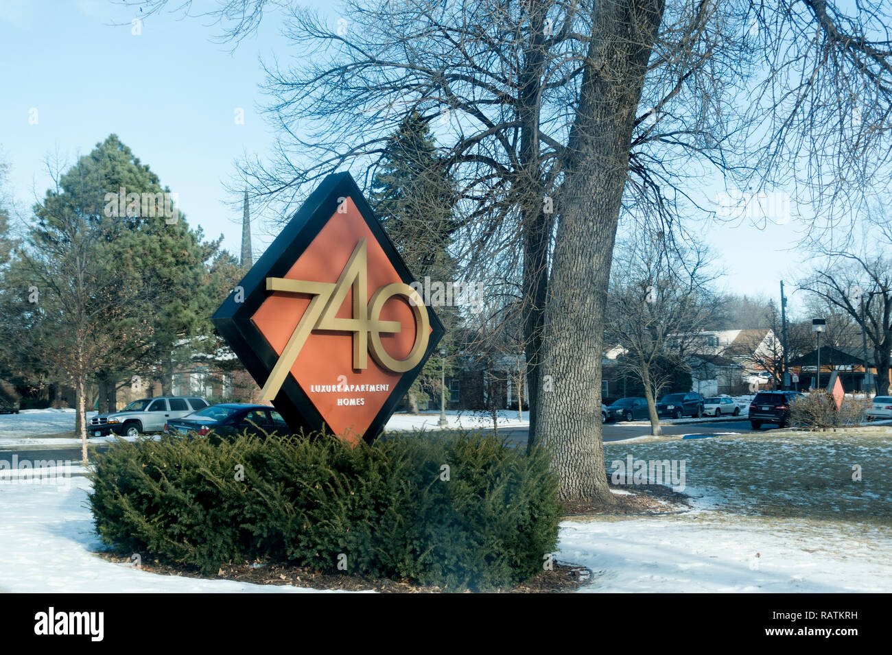 Adresse Zeichen für den gehobenen 740 Gebäude Luxus Apartment Wohnungen' auf North Mississippi River Boulevard. St. Paul Minnesota MN USA Stockfoto