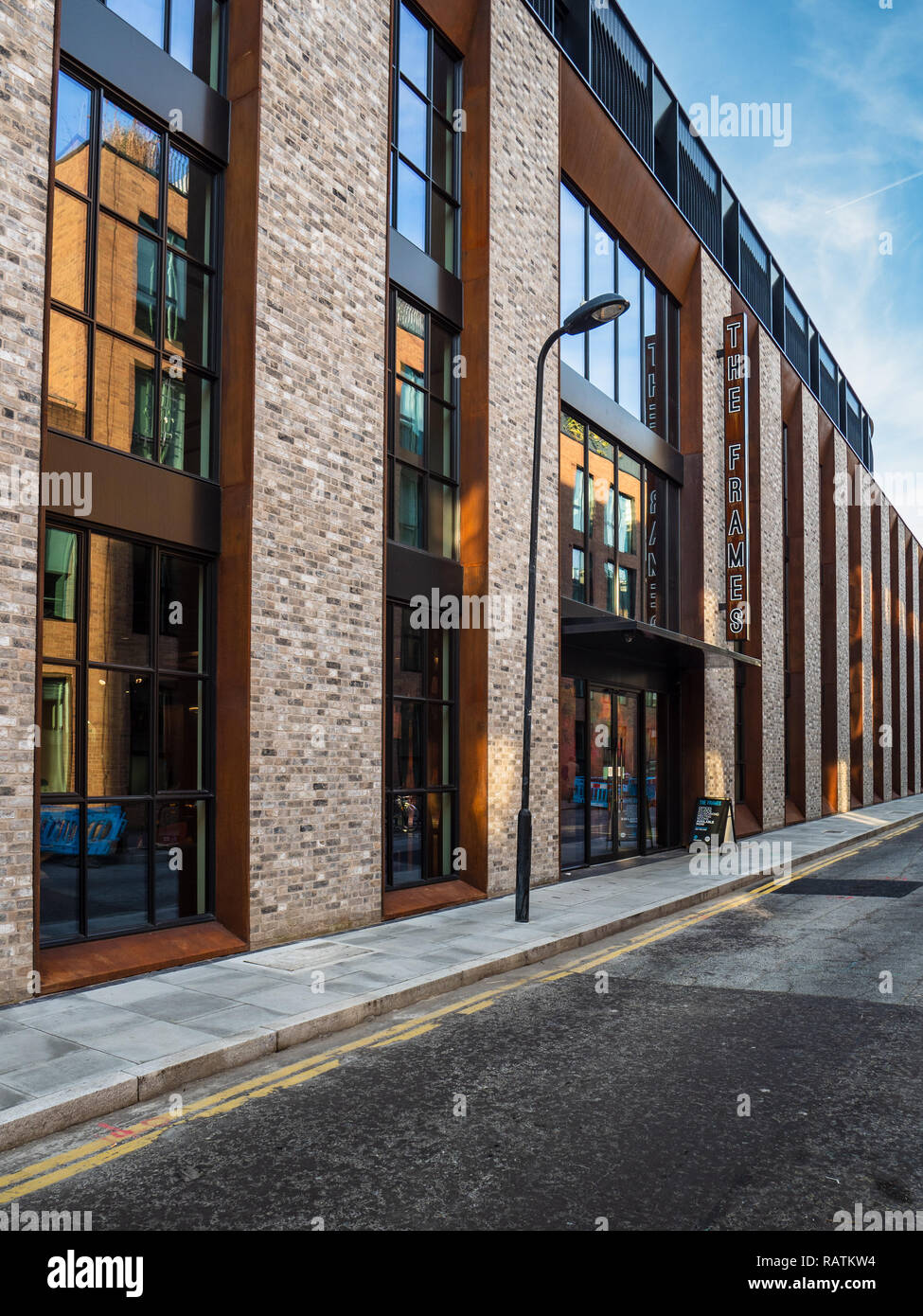 Workspace Group Der Rahmen Workspace London. Büro- und Studioflächen für kleine und kreative Unternehmen im Londoner Shoreditch Architect Squire & Partners. Stockfoto