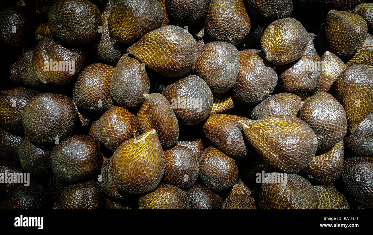 Salak Frucht ist auf traditionellen asiatischen Märkten verkauft Stockfoto
