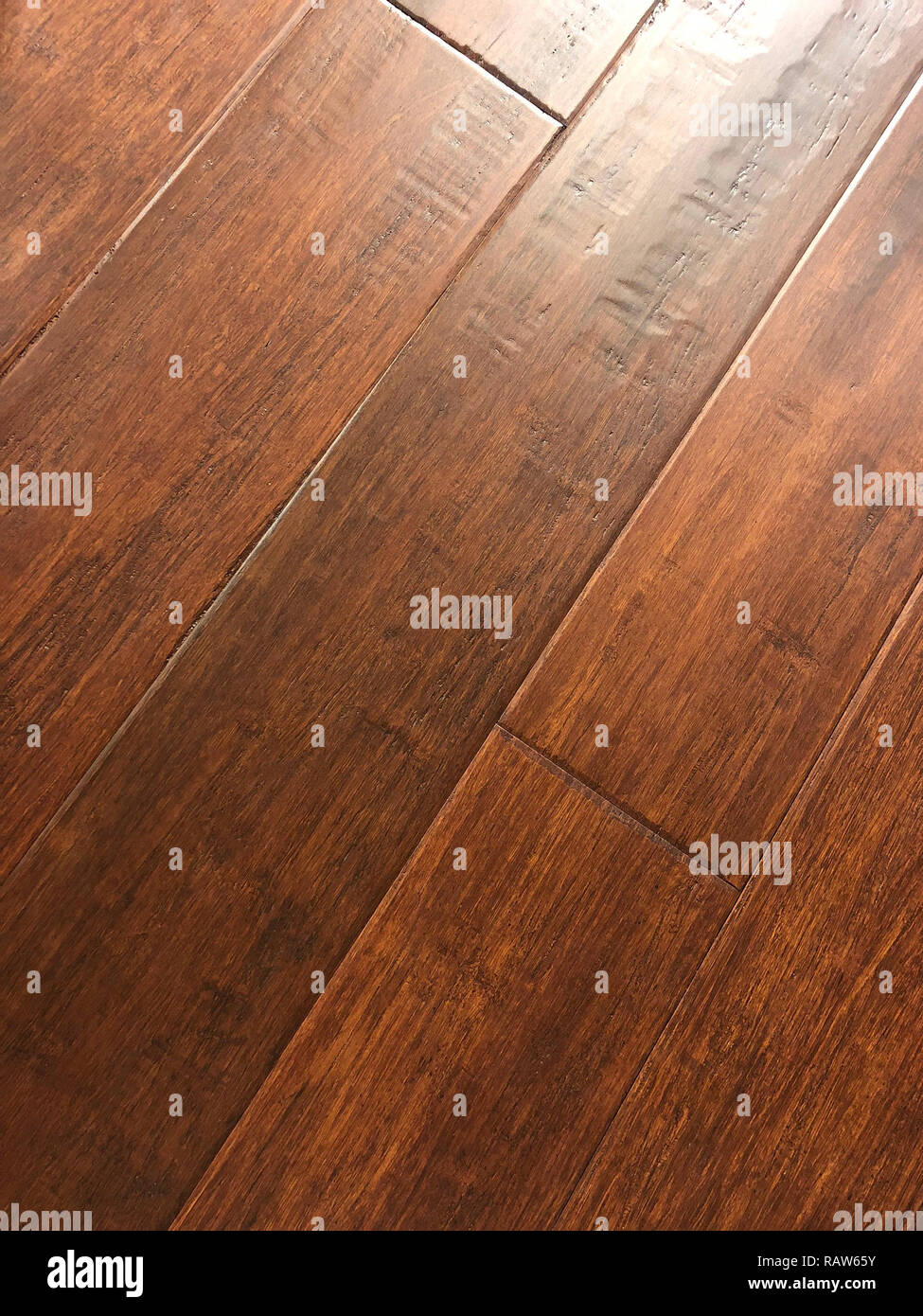 Holzboden aus Ahornholz Stockfoto