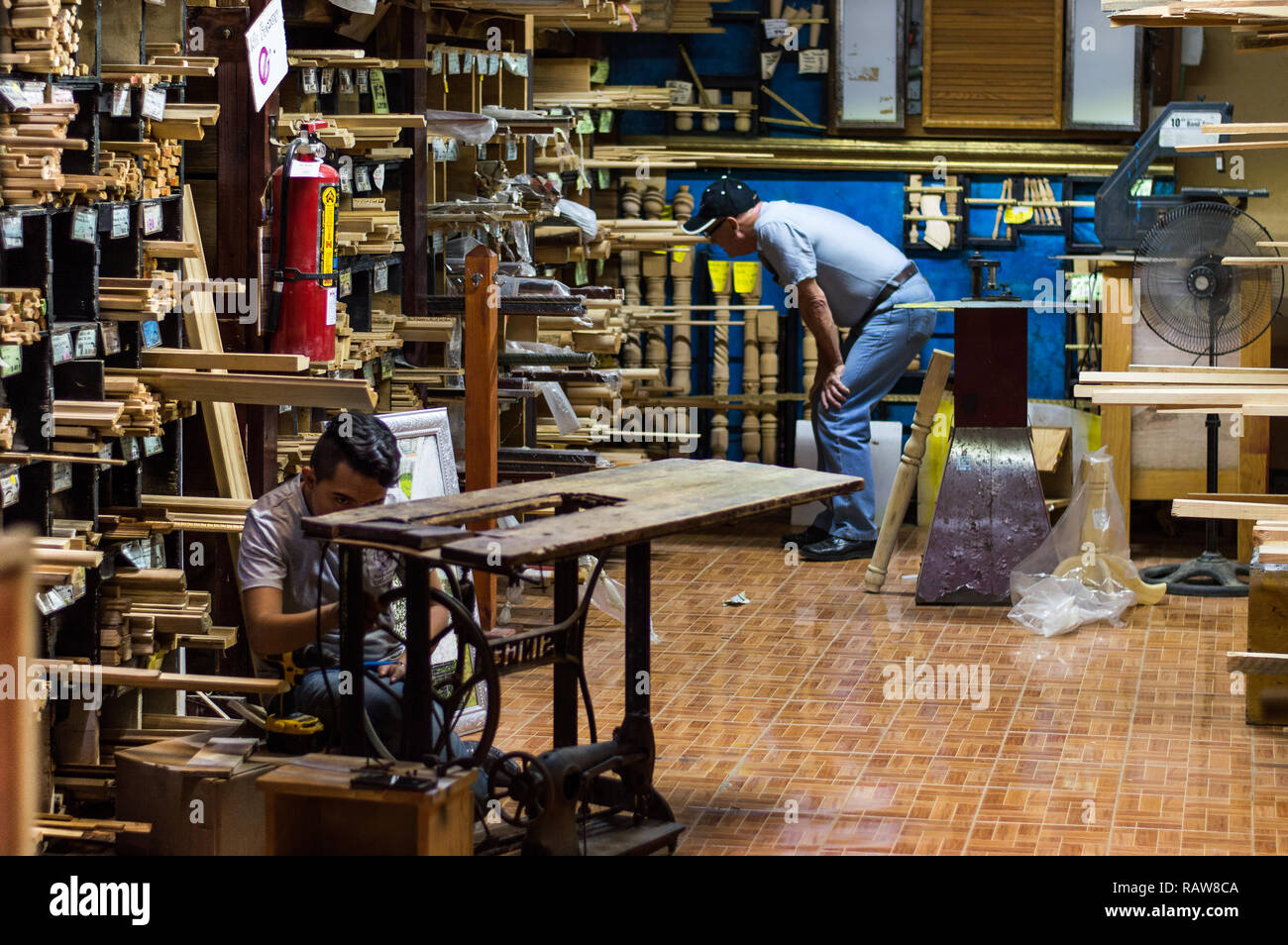 Kunden Holz shop in Yucatan, Mexiko Stockfoto