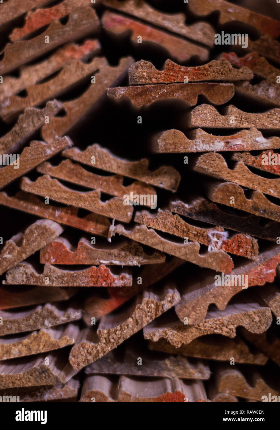 Stücke Holz aus einer Schreinerei. Stockfoto