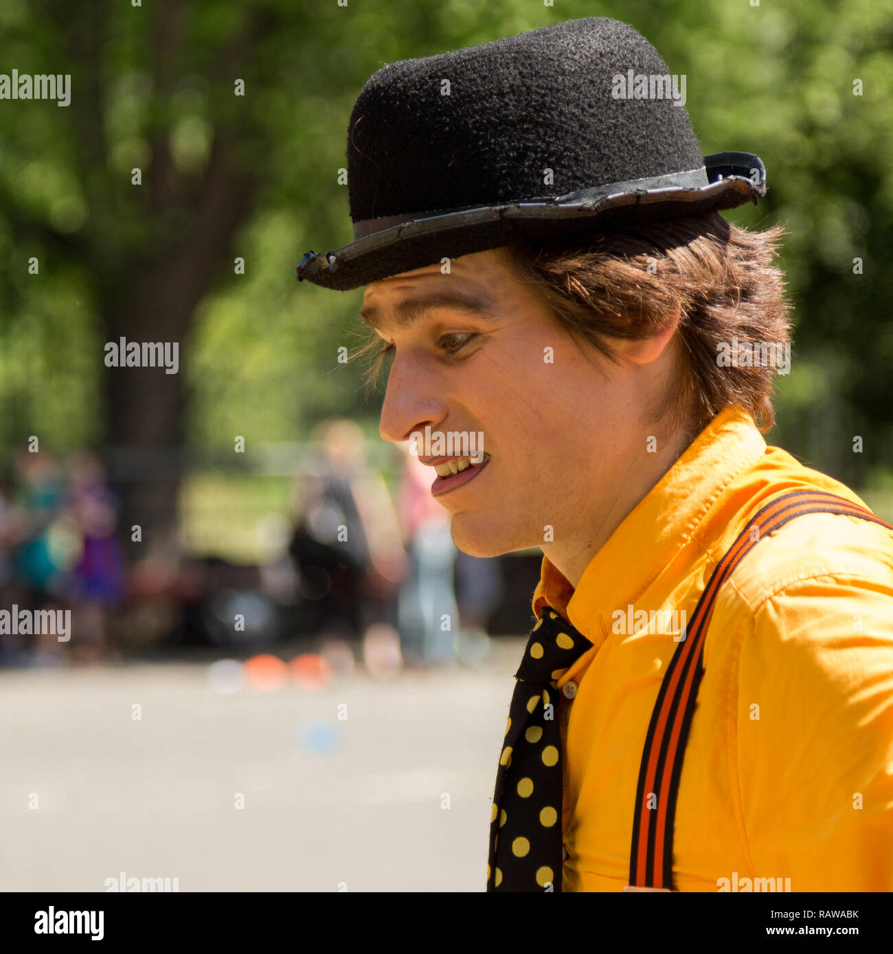 Der Entertainer portrait in hat nach Leistung. Tarkabarka Reisen unternehmen. Stockfoto