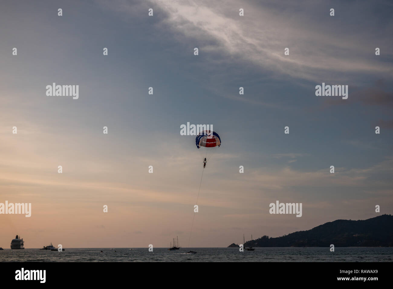 Adrenalin Abenteuer erwartet Sie bei Pa Tong Beach Phuket Thailand Stockfoto