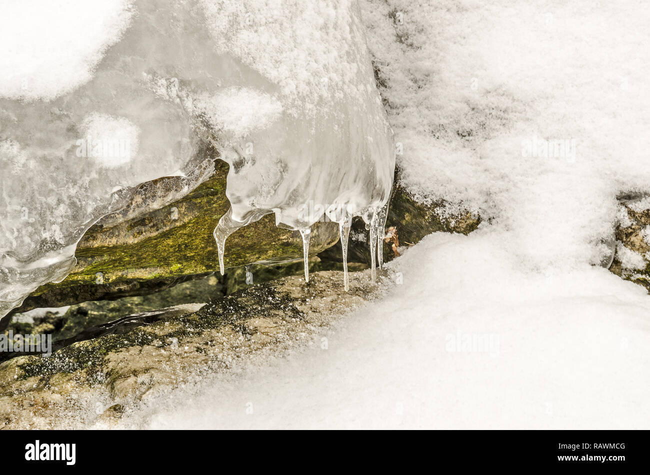 Eis wie ein bärentatze mit langen Krallen geformt Stockfoto