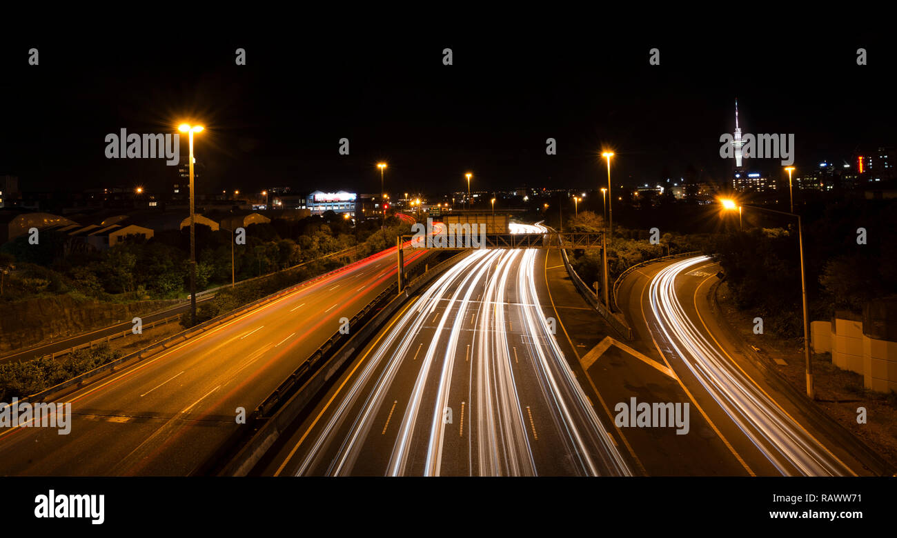 Ein Blick auf die Straße von Motor weg in Auckland in Neuseeland Stockfoto